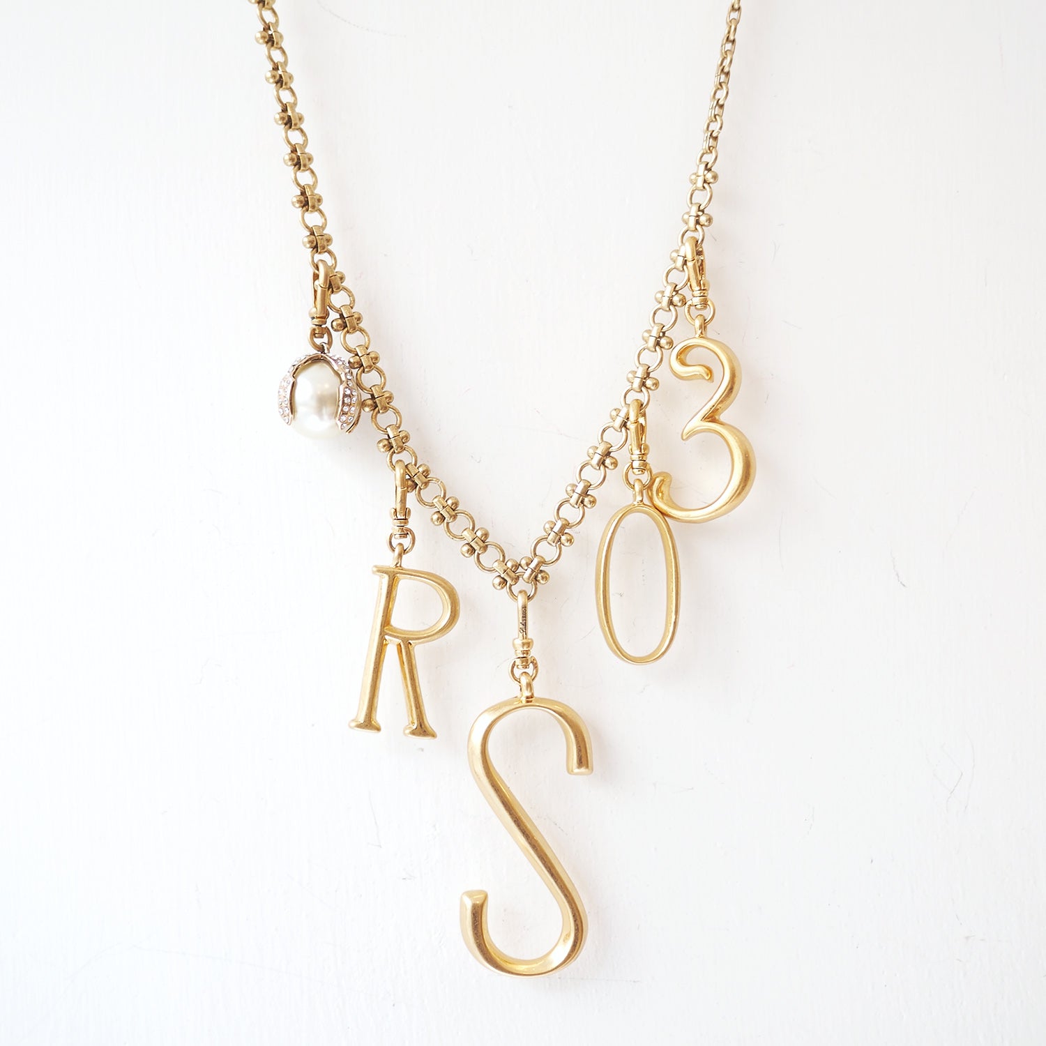 Lulu Frost Plaza Letters in a smaller version of the original font from New York's iconic Plaza Hotel. Pair with one of the Plaza chain bases and add additional charms to create a special piece all your own. 